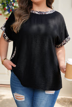 Load image into Gallery viewer, Black Plus Size Leopard Patchwork Round Neck Loose Tee