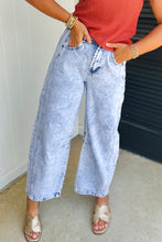 Load image into Gallery viewer, Beau Blue Light Washed Pull On Barrel Jeans