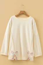 Load image into Gallery viewer, Beige Plus Size Raw Seam Detail Floral Bow Patched Baggy Pullover