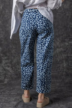 Load image into Gallery viewer, Khaki Leopard Printed Drawstring Elastic Waistband Pocketed Barrel Jeans