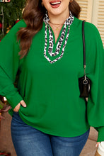 Load image into Gallery viewer, Green Plus Size Contrast Leopard Trim Split Neck Puff Sleeve Blouse