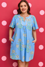 Load image into Gallery viewer, Sky Blue Plus Periwinkle Floral Printed Short Sleeve Striped Trim Split Neck Mini Dress