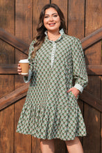 Load image into Gallery viewer, Green Contrast Striped Frilled Collar 3/4 Sleeve Plus Size Floral Dress