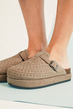 Load image into Gallery viewer, Parchment Rivet Buckle Closed Toe Platform Slippers