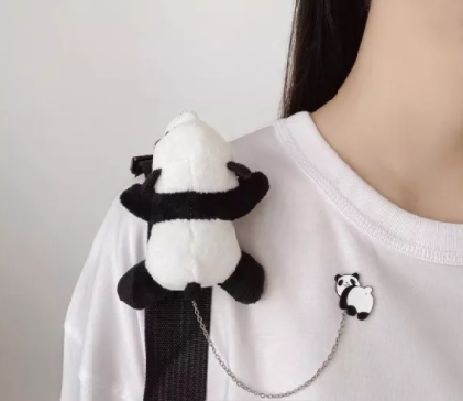 Plush Brooch and Chain Pin (Clothes Decorations)