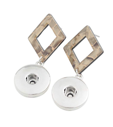 18 or 20 MM Shell Champagne Color Square Snap Earrings